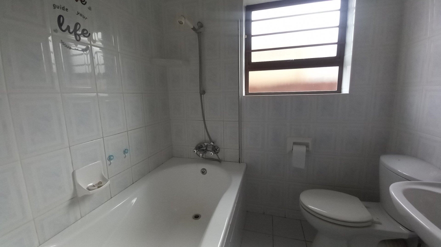 4 Bedroom Property for Sale in Wavecrest Eastern Cape